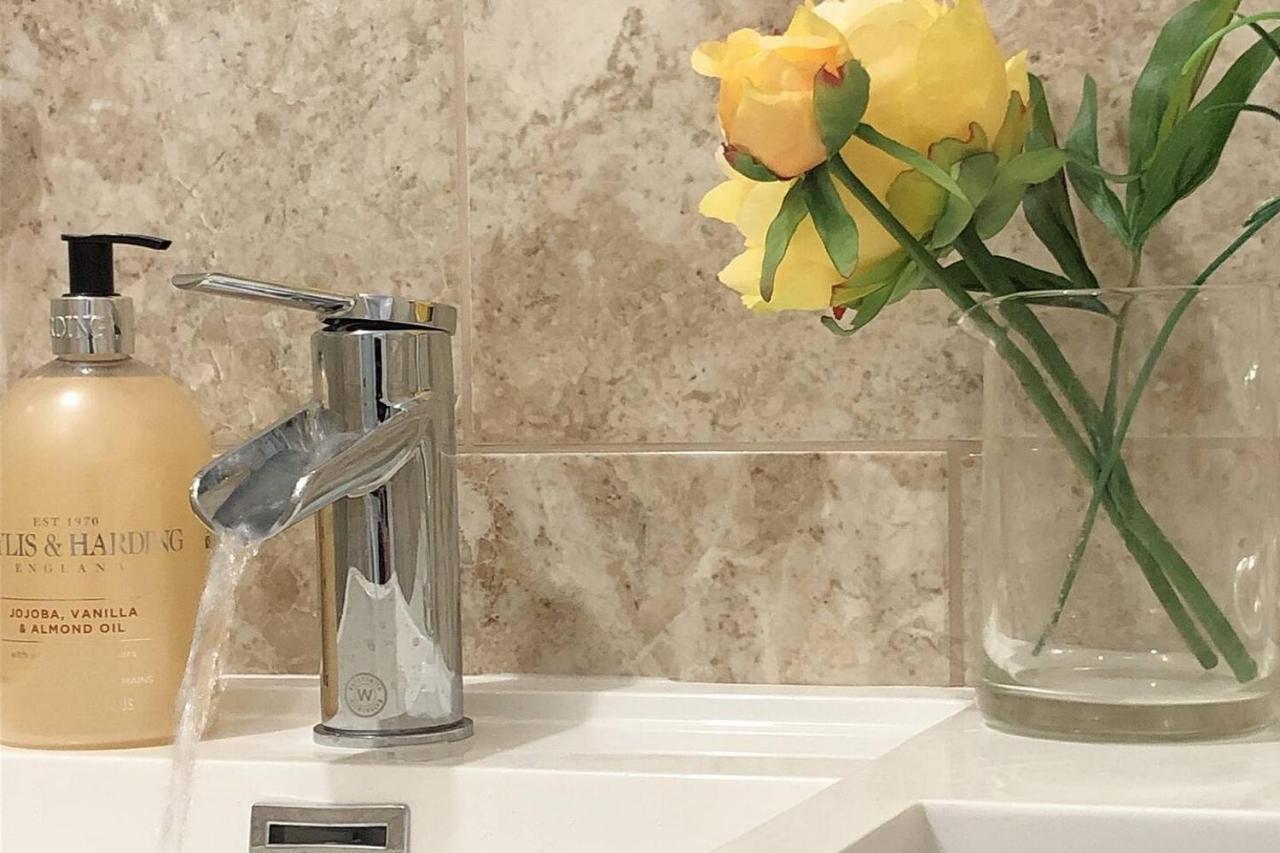 Flat 1 - Entire Modern Studio With En-Suite And Free Parking Close To Qmc, City Centre & Notts Uni Nottingham Ngoại thất bức ảnh